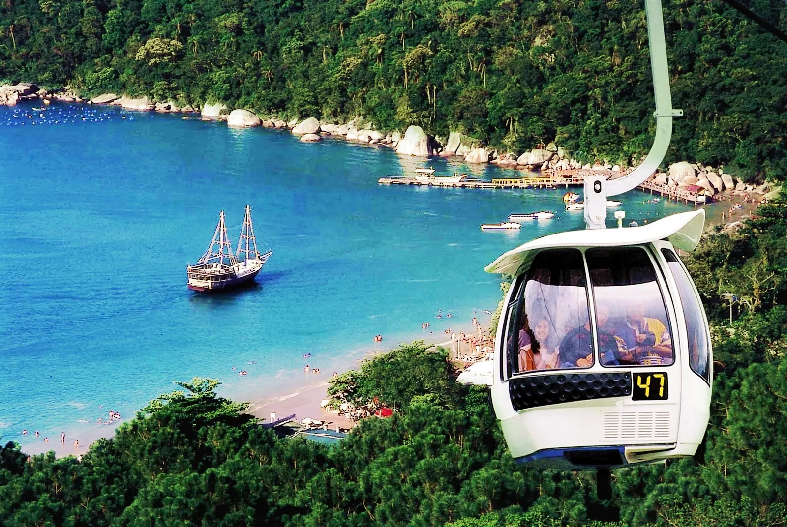 Resultado de imagem para balneário camboriú praia das laranjeiras