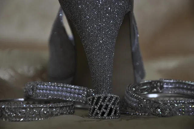 Conjunto Juliette com biju com pedrinhas de strass