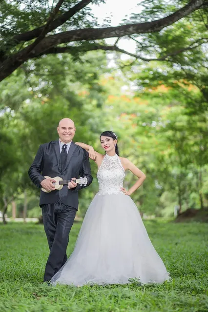 Elegant Sweetheart Appliques Floor-Length Wedding Dress