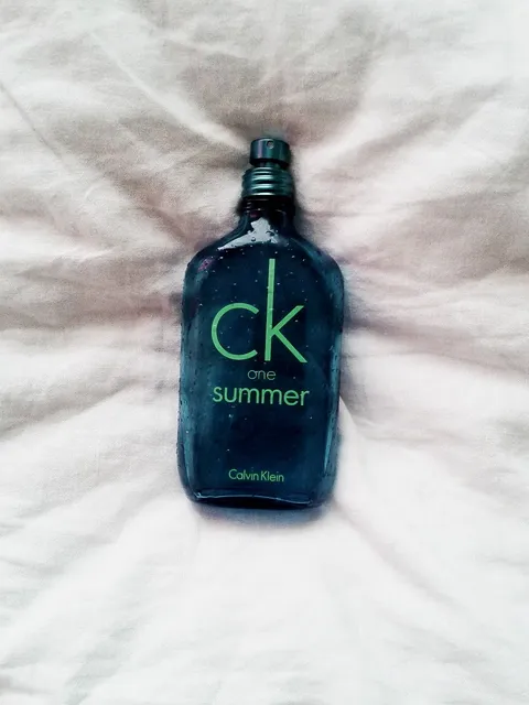 Camiseta Calvin Klein V Neck Blue Heron Park Oliva - Lojas Flexx
