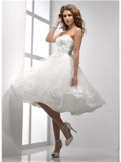 Charming A-Line Bowknot Strapless Knee-Length Beach Wedding Dress