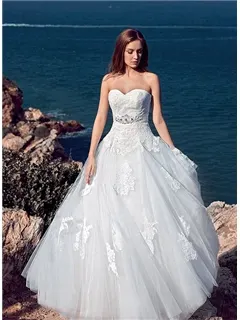 Elegant Sweetheart Appliques Floor-Length Wedding Dress